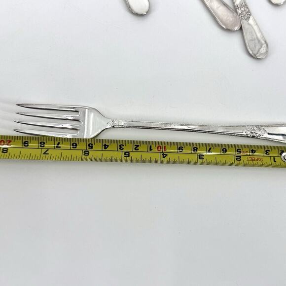 1847 Rogers Bro International ADORATION Silverplate 8 Dinner Forks 7 5/8" - Picture 5 of 5